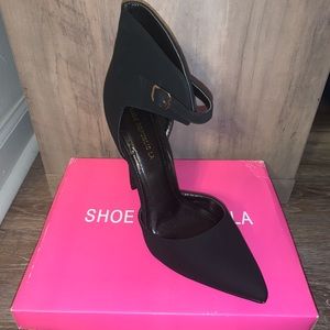 Shoe Republic La Style Makira Black Pump w/ Ankle